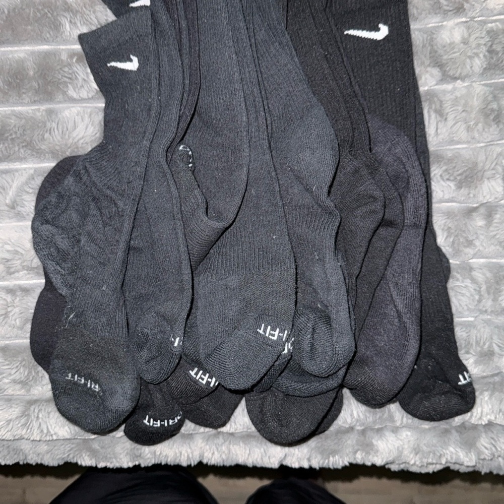 Nike Men's dri fit Black Crew Socks - 6 pack